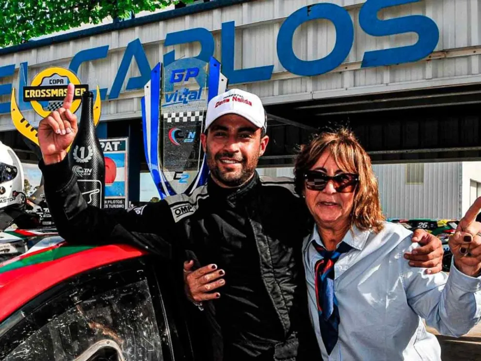Juan Pablo Pastori junto a su mamá