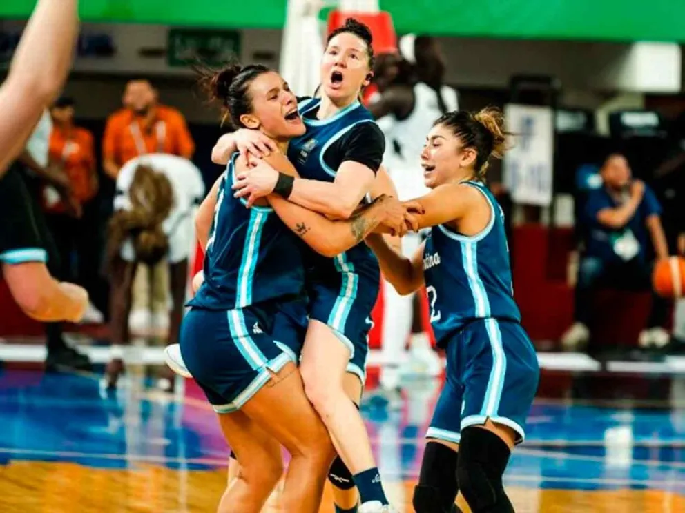 Florencia Chagas festeja junto a sus compañeras 