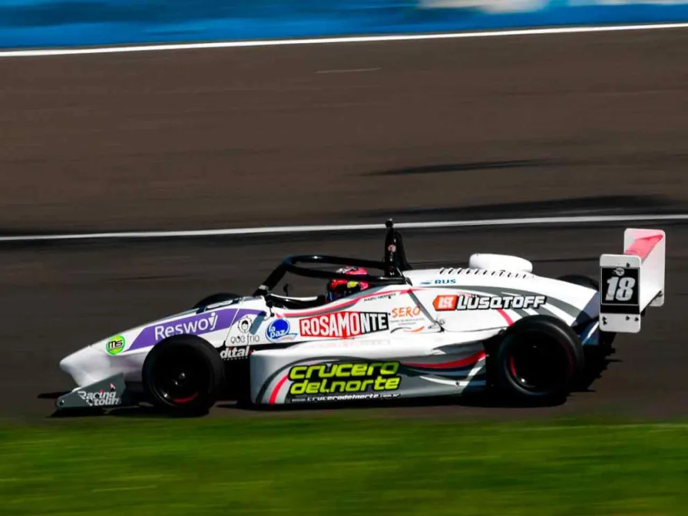 Con el auto del Dital Racing