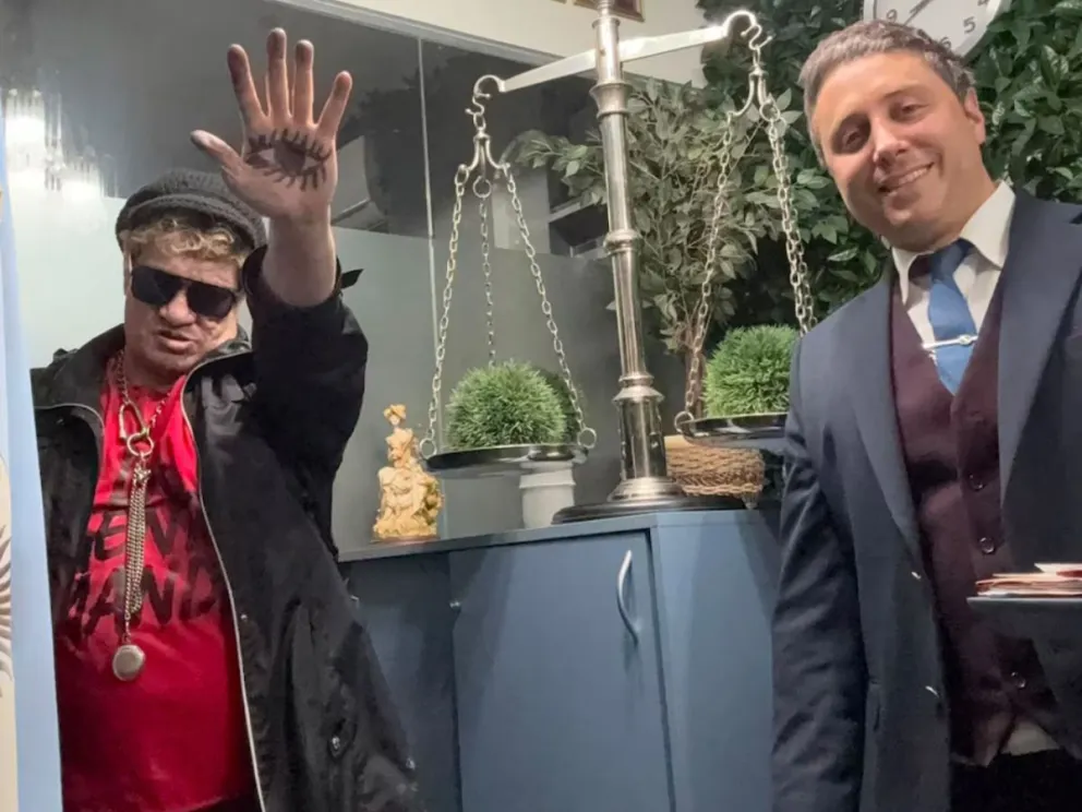 "Pity" Álvarez junto a su abogado Sebastián Queijeiro