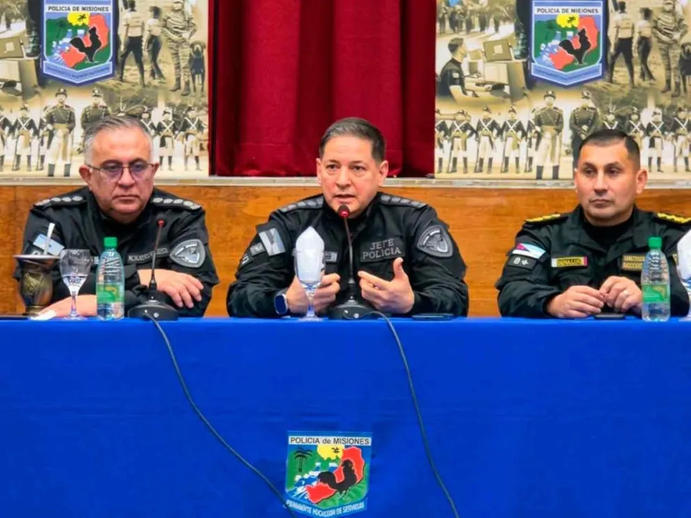 La mesa estuvo encabezada por los jefes de la Policía  