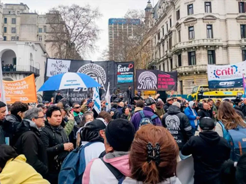 Contra el cierre de la planta de neumáticos