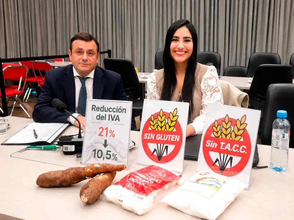 Oscar Herrera Ahuad junto a Yamila Ruiz
