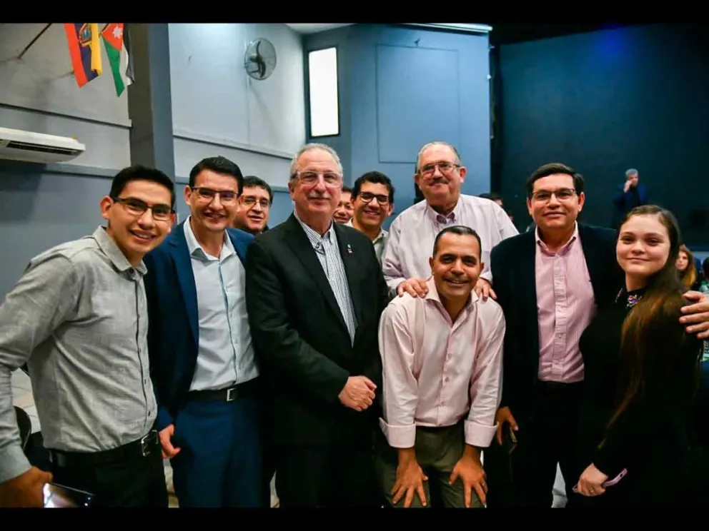 Hugo Passalacqua junto a referentes de la Iglesia Evangélica