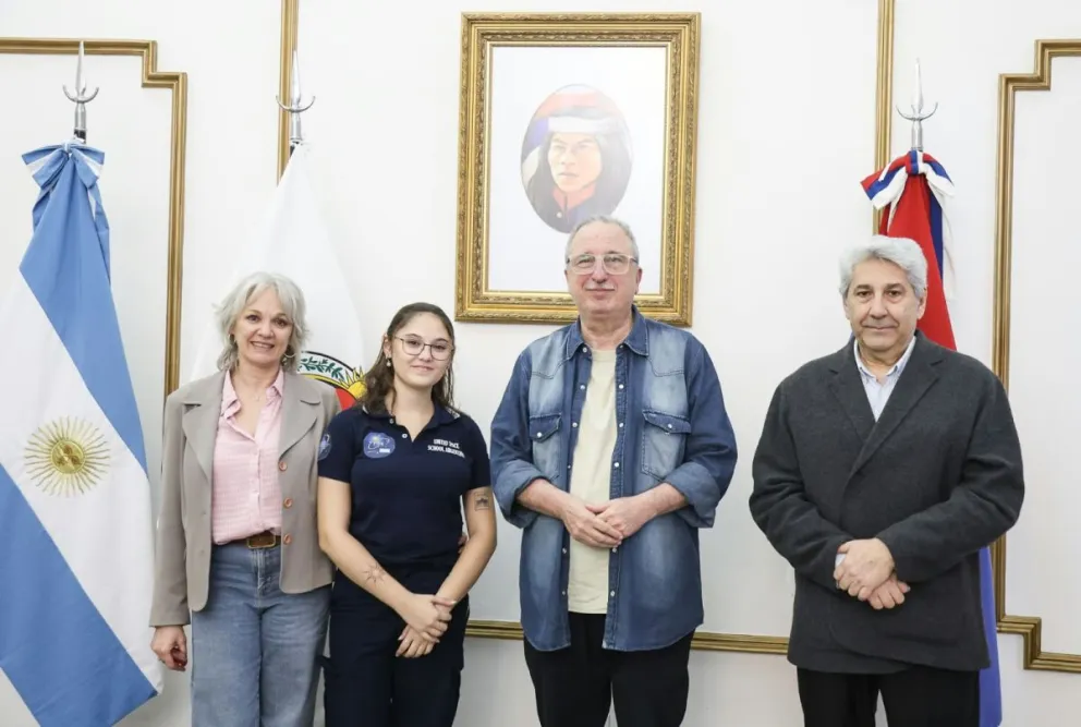 El Gobernador junto a Ana Paula Vega Junghanns y sus padres