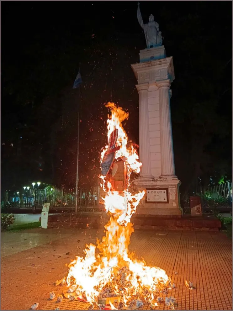 Quema los daños del Gobierno nacional