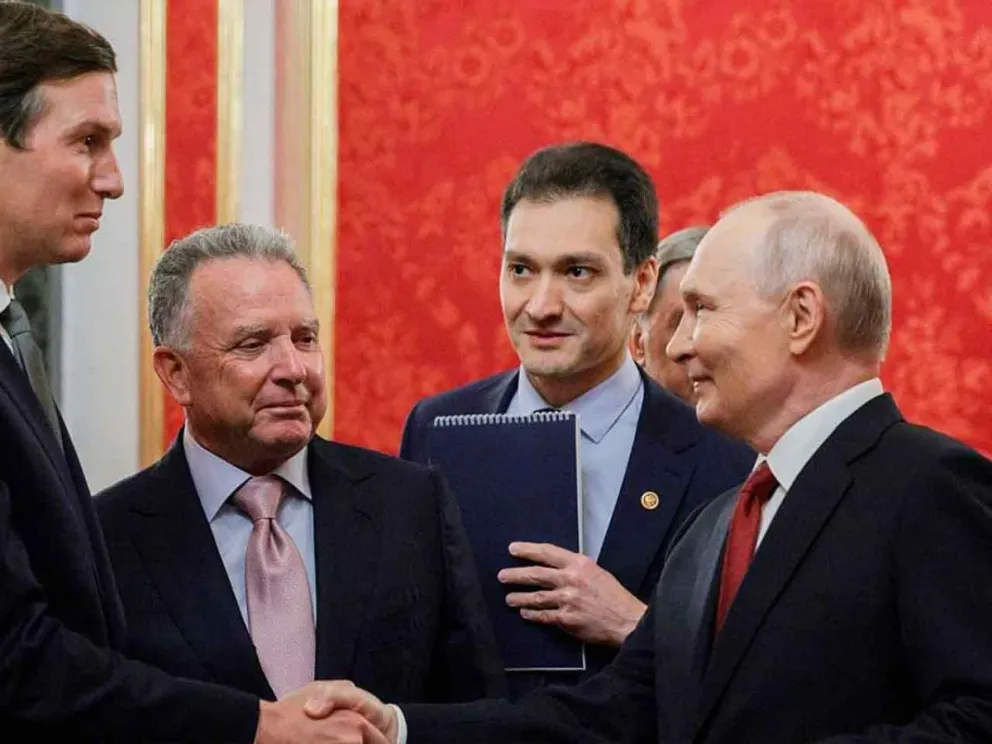 Vladímir Putin junto a Jared Kushner y Steve Witkoff