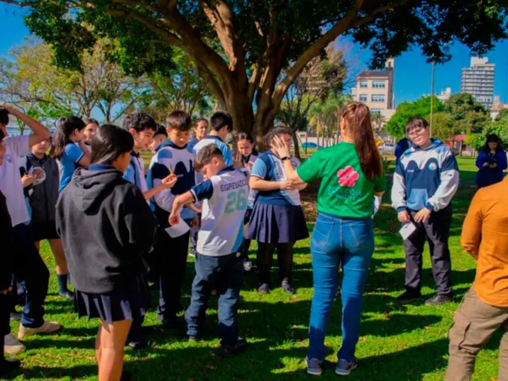Los estudiantes plantaron especies nativas 