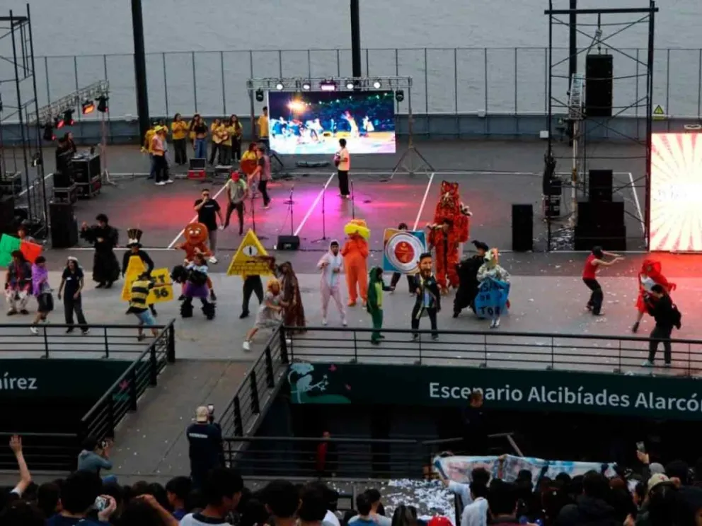 Jornada de música, baile, talentos e hinchadas