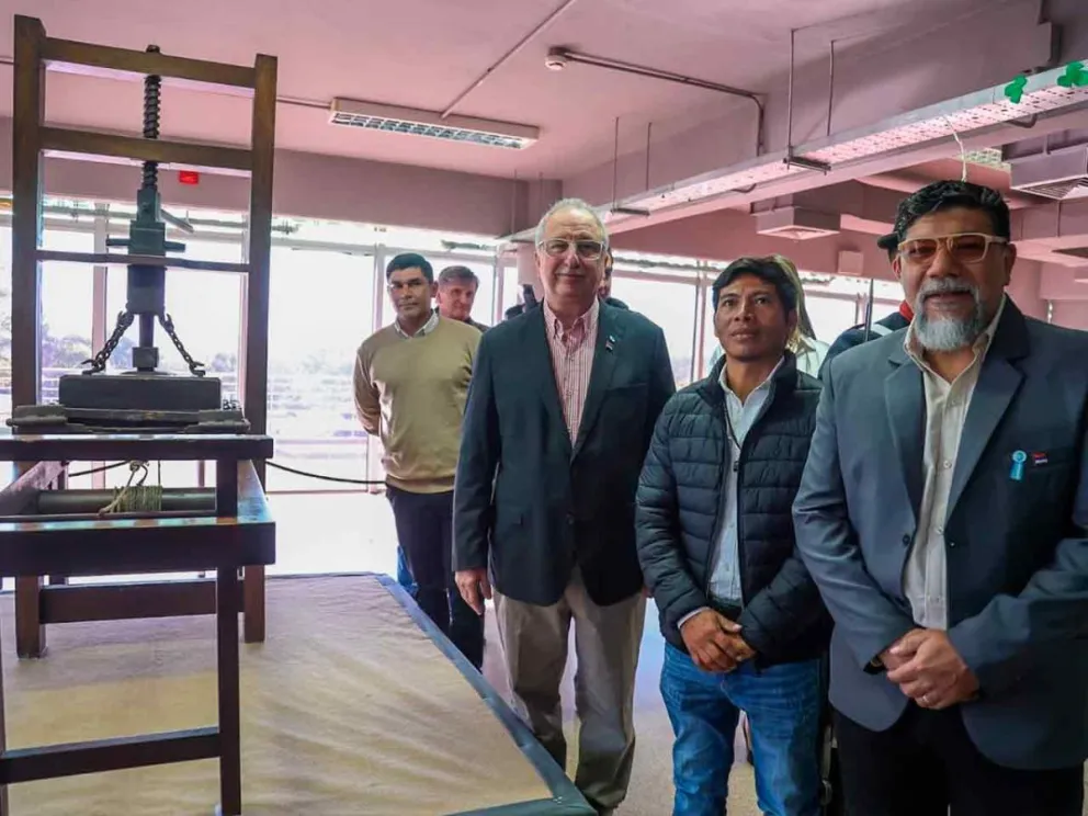 El Gobernador junto a autoridades