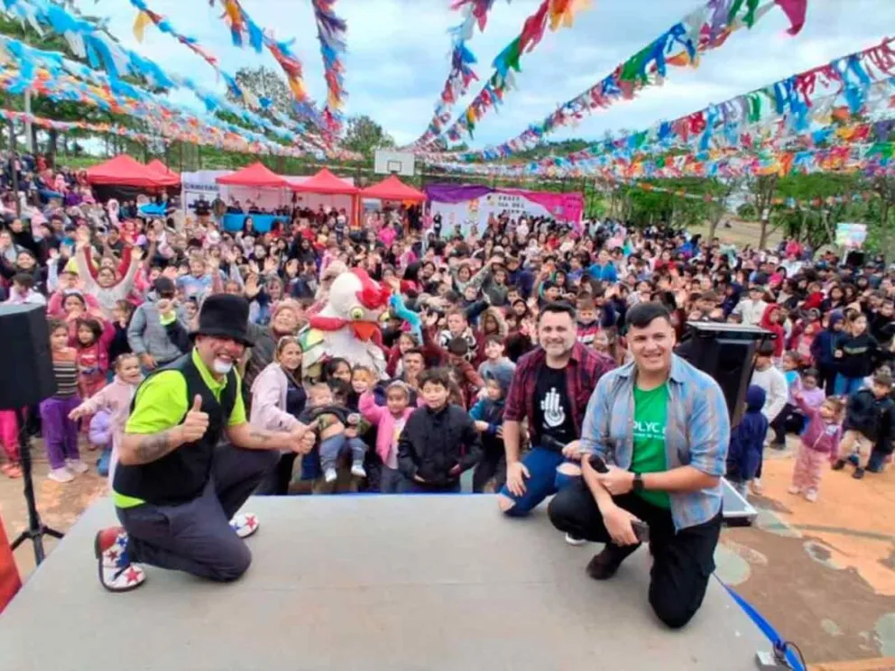 Tarde de juegos, música, diversiones, sorteos y merienda