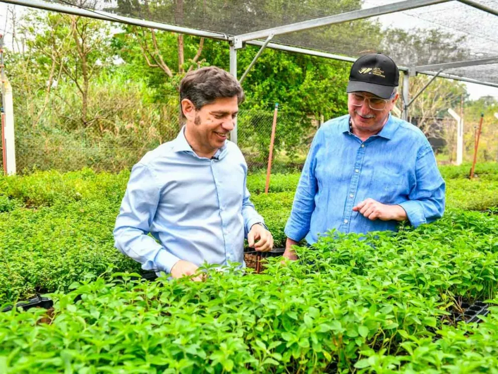 Axel Kicillof y Hugo Passalacqua en la Biofábrica