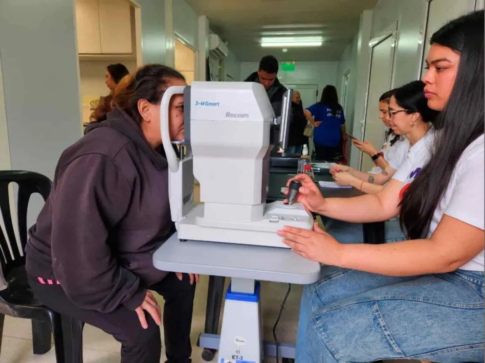 Brindó consultas, diagnósticos y entregó lentes recetados