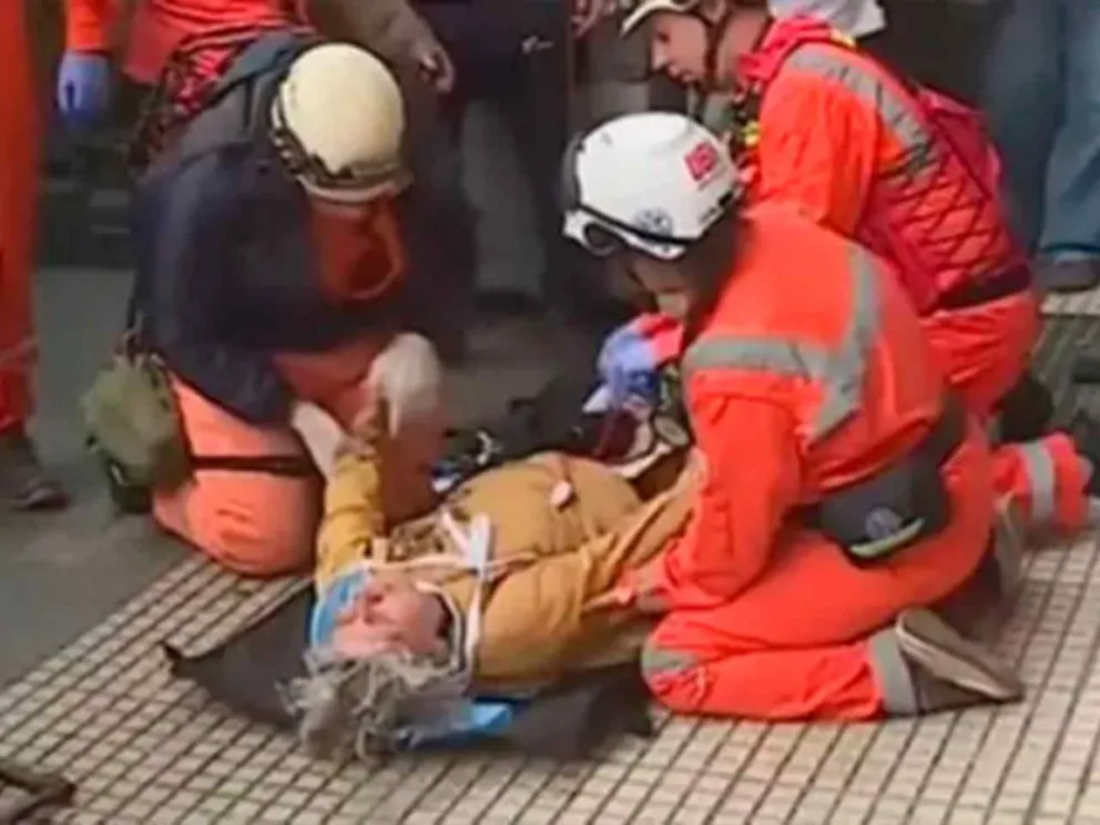 Una jubilada se desvaneció en el asfalto