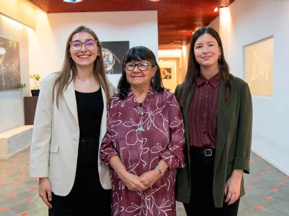 Julia Perié y jóvenes participantes 