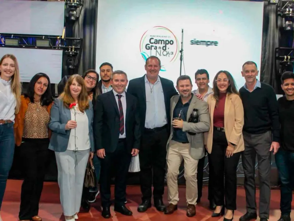 Autoridades en la apertura oficial