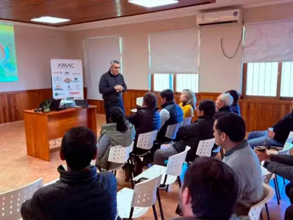 Reunión en la sede de la Asociación Maderera y Afines de Corrientes