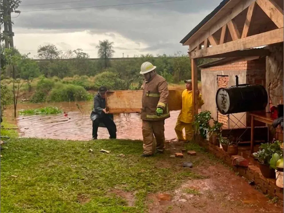 Operativo de emergencia por la crecida del arroyo Viera