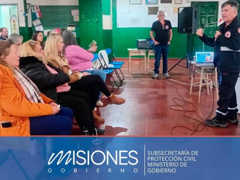 Reunión en la Escuela de Frontera Nº 614