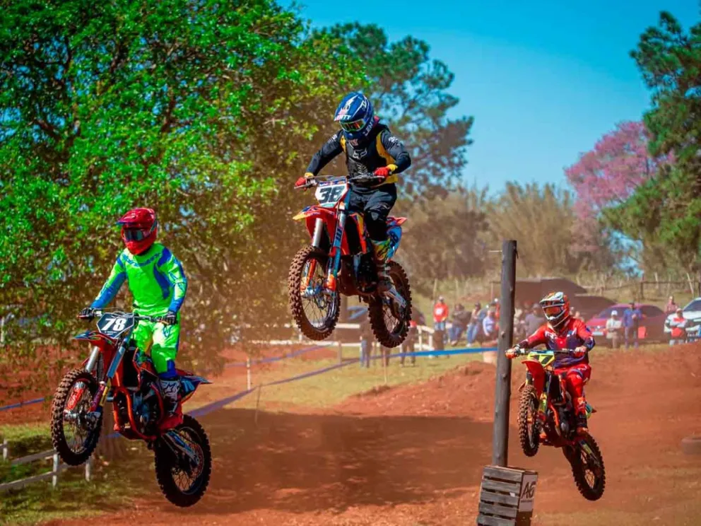 En el flamante circuito MX en el Autoclub Apóstoles