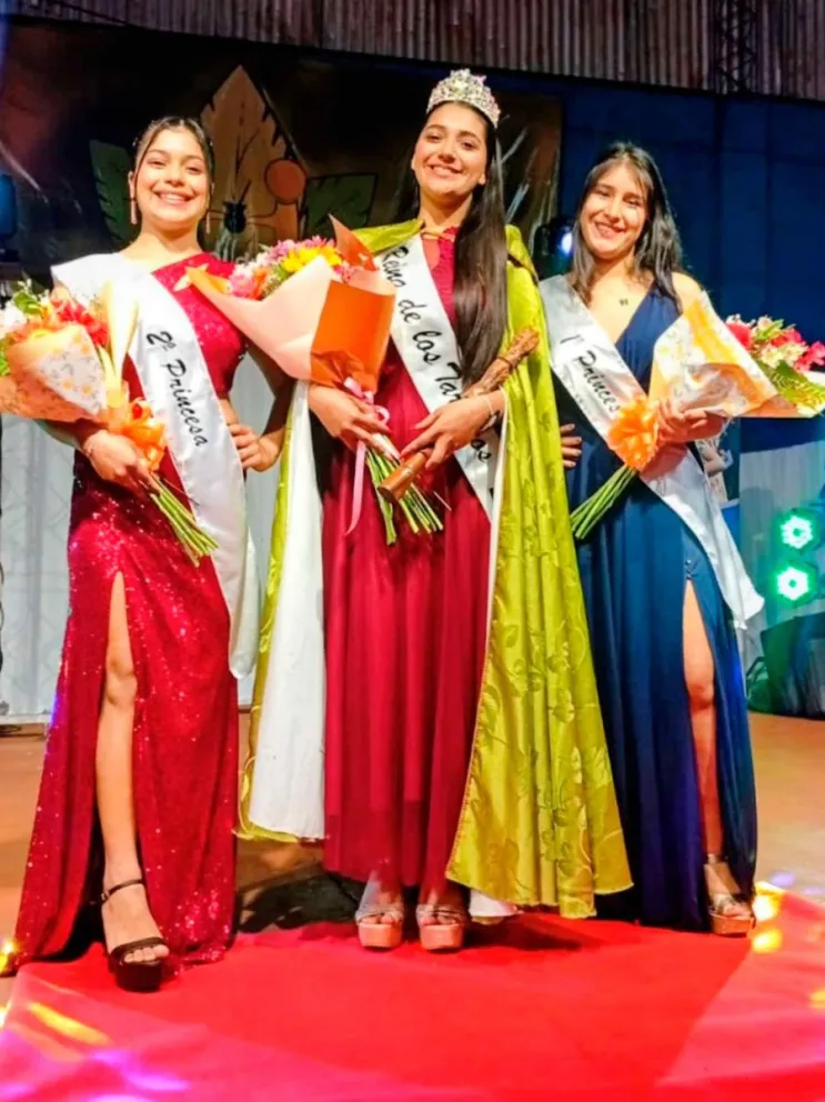 La reina y princesas electas