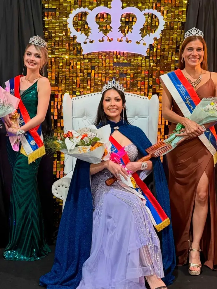 La flamante soberana junto a las princesas