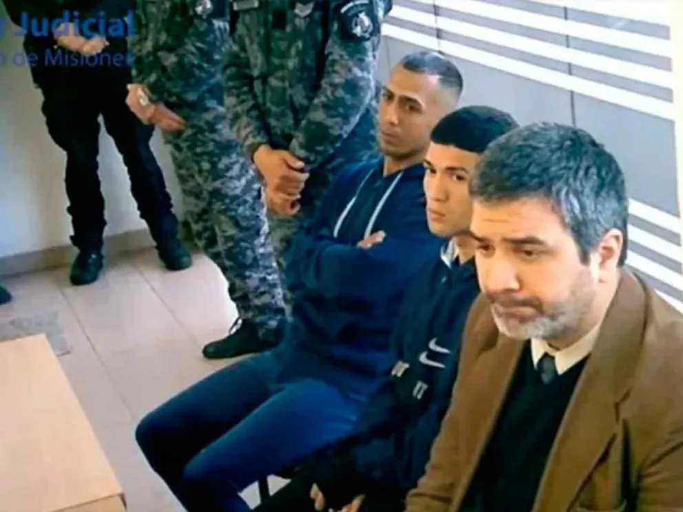  Paz y Valenzuela junto al abogado defensor