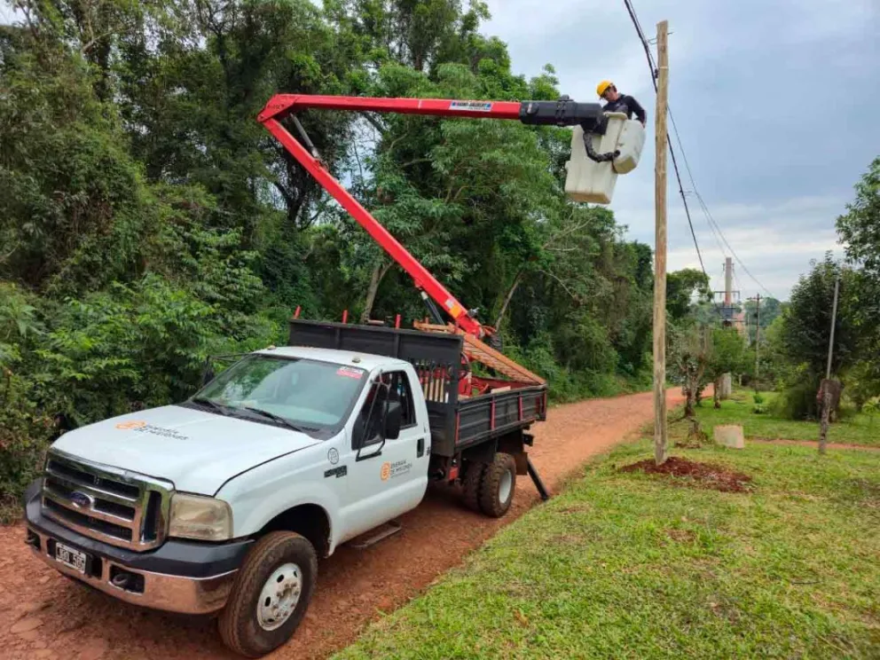 Instalaron 1100 m de línea de baja tensión