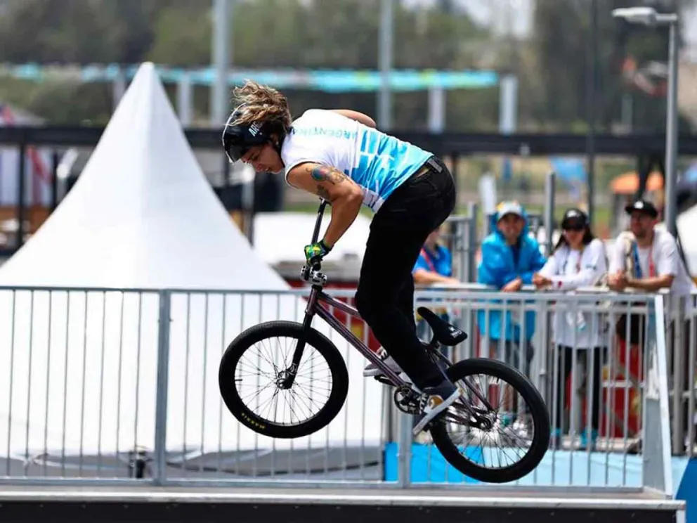 Analia Zacarías, en BMX Freestyle
