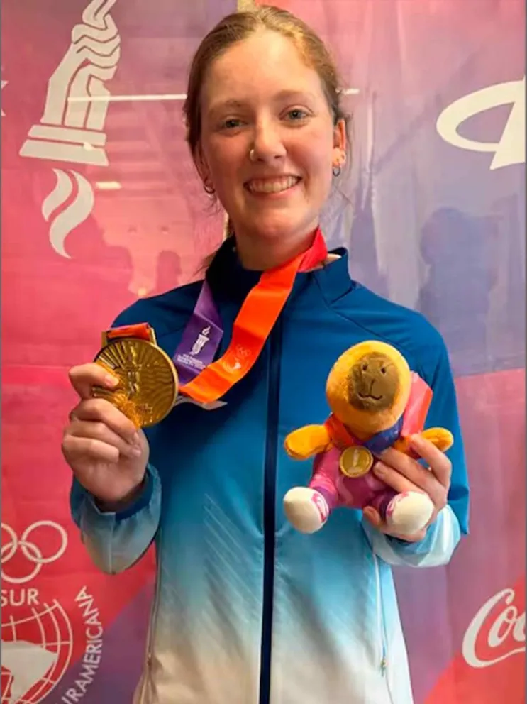 Mara Kucharski con el oro olímpico