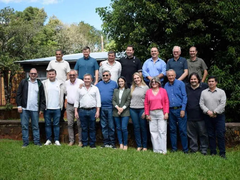 Carlos Sartori y jefes comunales en Eldorado