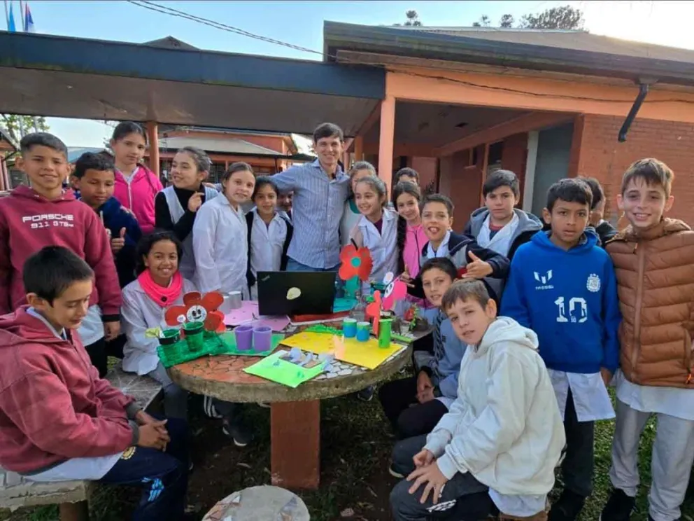 Los estudiantes investigan, diseñan y prueban 