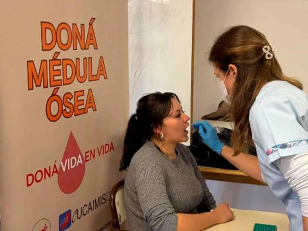 Hisopado bucal para registrarse como donante