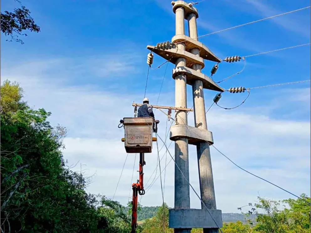 Elevación de una línea de 13,2 kV sobre la RP 2