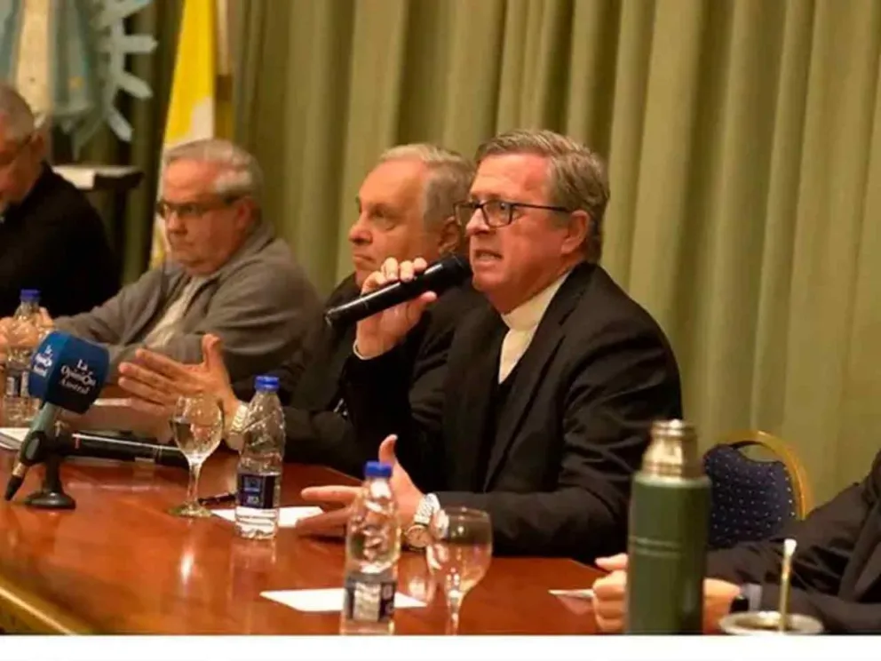 El Arzobispo Cuerva junto a autoridades