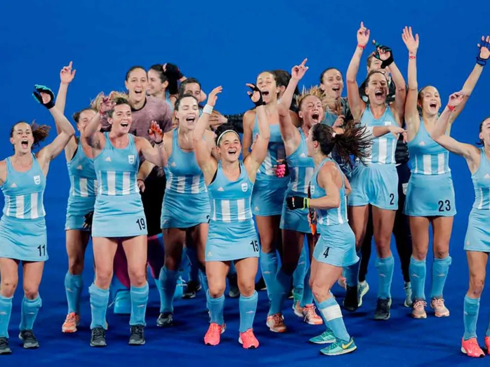 Las campeonas festejan su logro