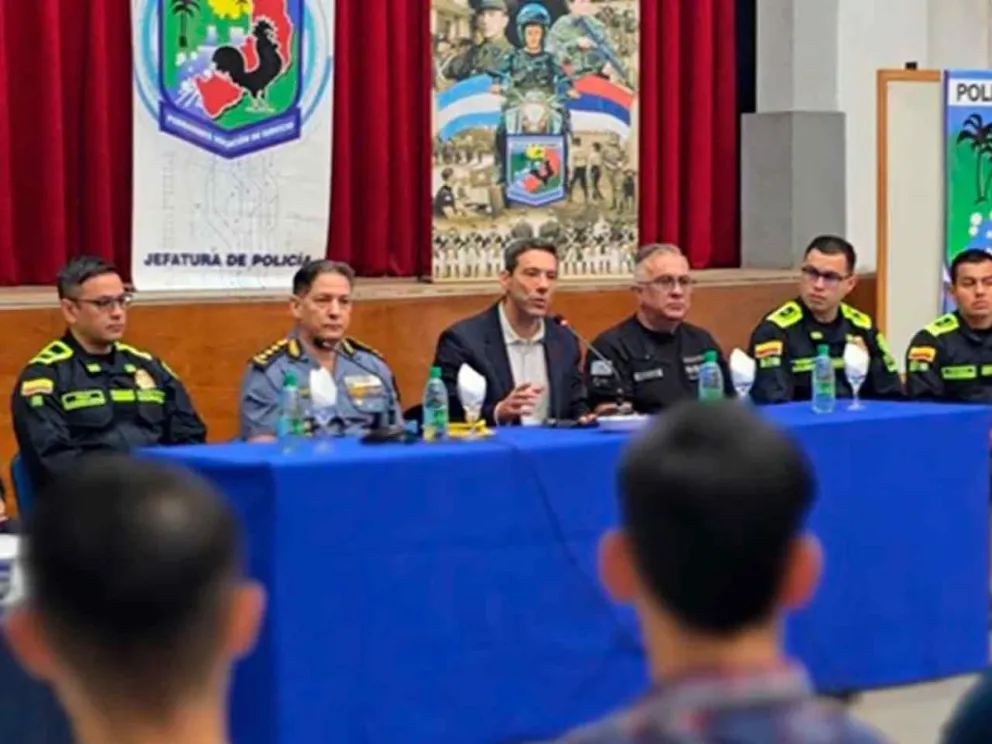 Acto de apertura en el Auditorium de la Jefatura de Policía 
