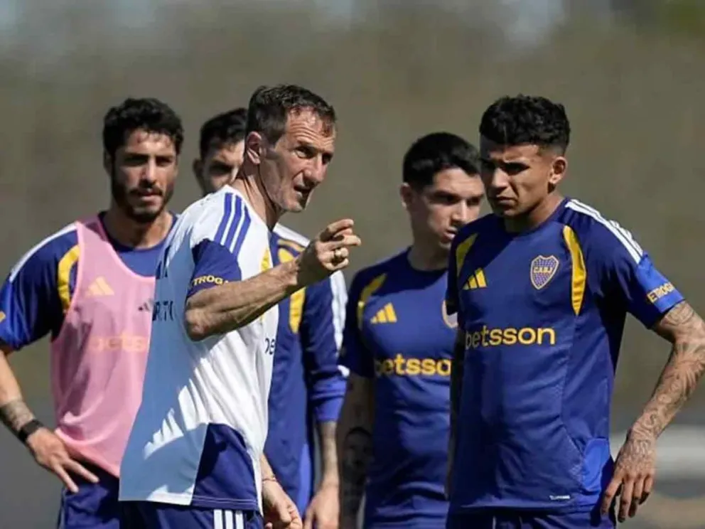 Rodolfo Arruabarrena junto a jugadores Xeneizes