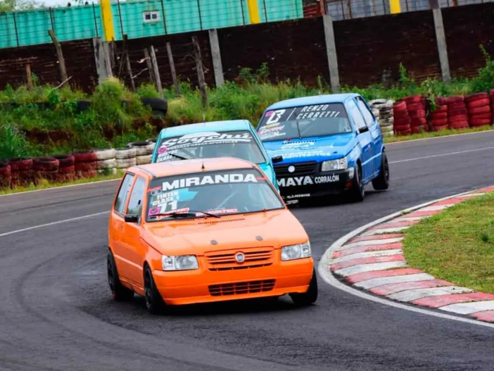 A bordo de su Fiat Uno