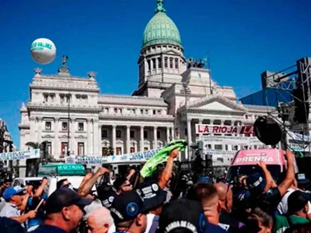Comenzará a las 16:00 el reclamo contra el DNU 70/2023