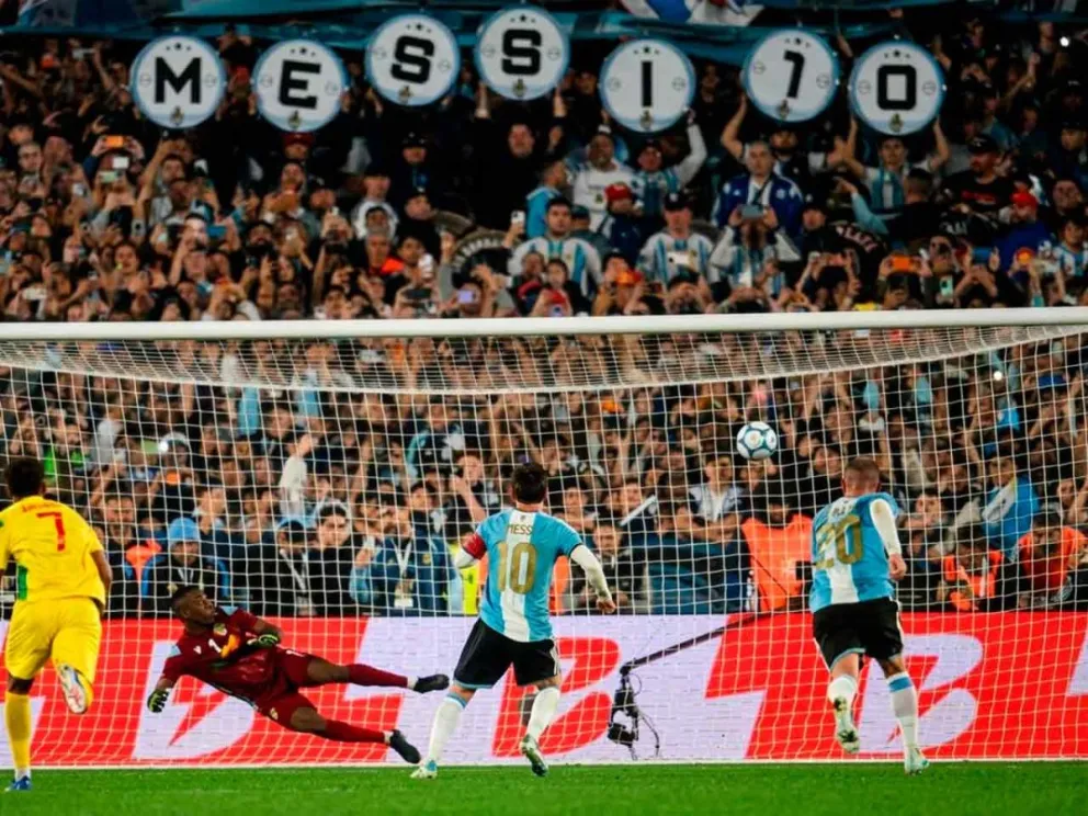 Lionel Messi se puso por última vez la camiseta N° 10 de la Albiceleste en una noche inolvidable en el Monumental. 