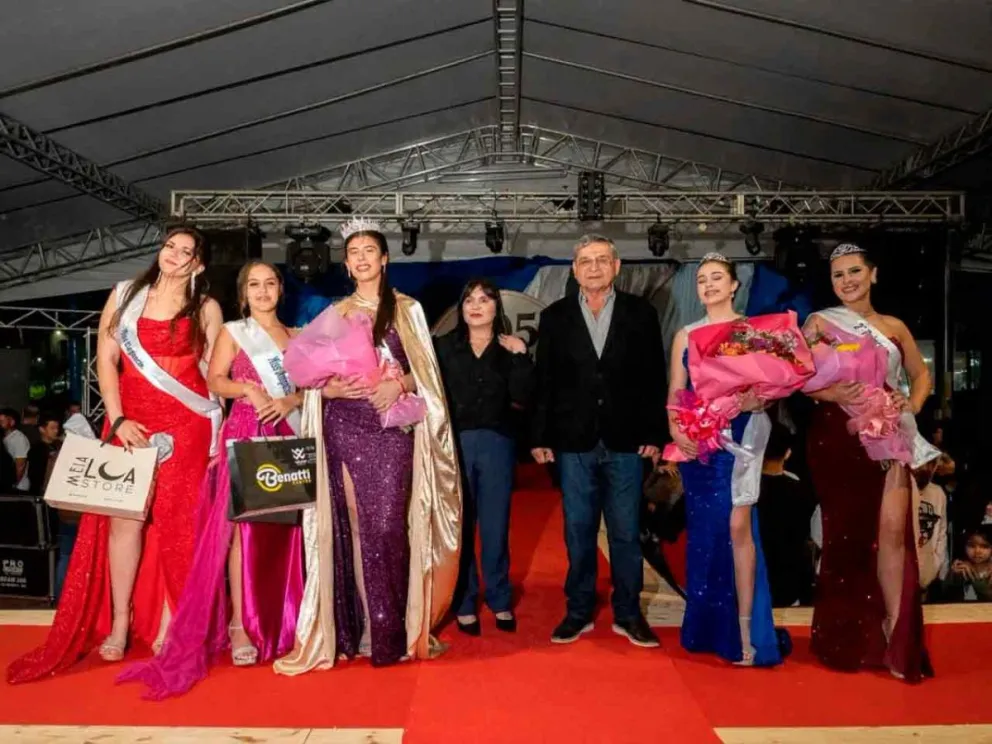 Coronación de la soberana, princesas y misses