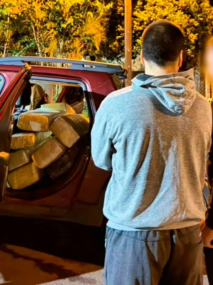29 bultos de droga incautada en el Fiat Toro 