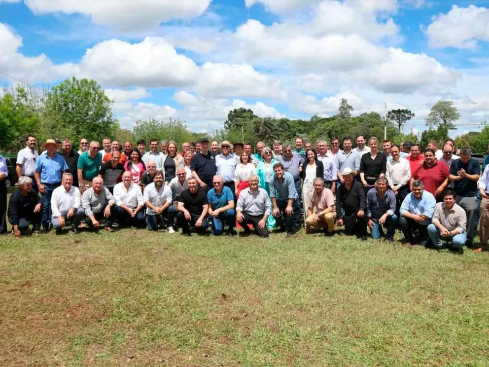 El Gobernador junto a los intendentes en Ruiz de Montoya