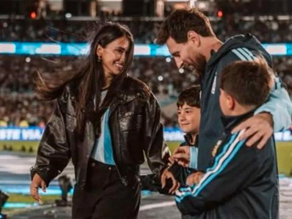 Leo, Antonella e hijos, en la despedida de la Albiceleste
