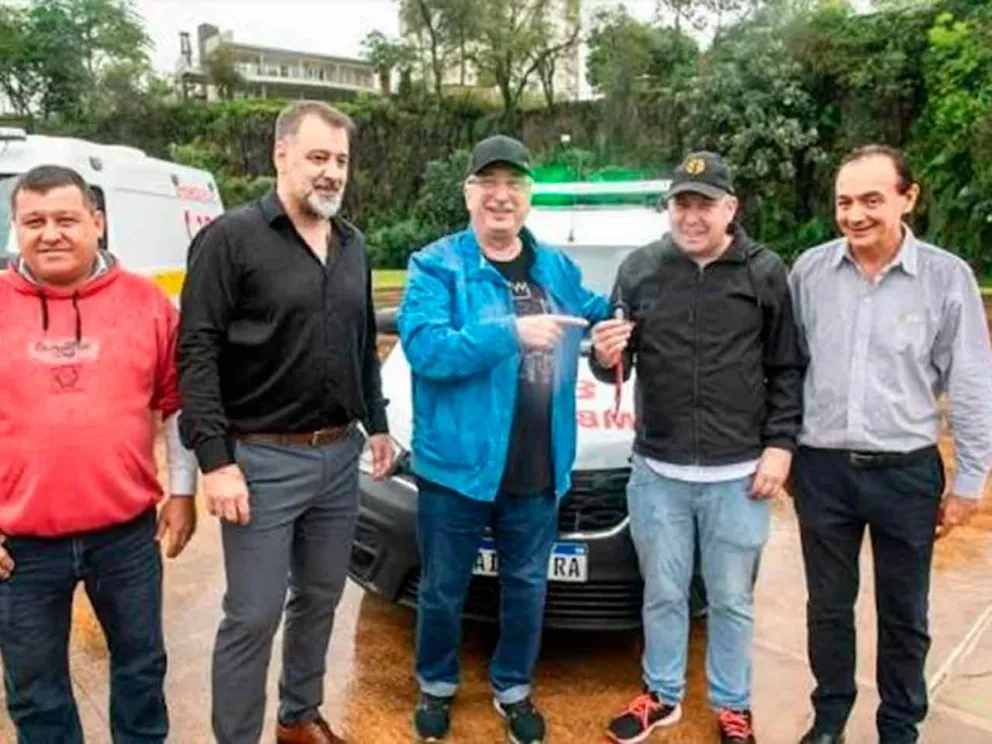 El Gobernador Hugo Passalacqua durante la entrega de las ambulancias