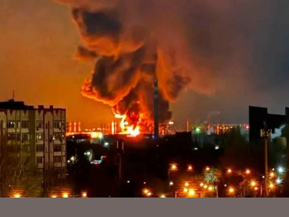 El impacto provocó un importante incendio