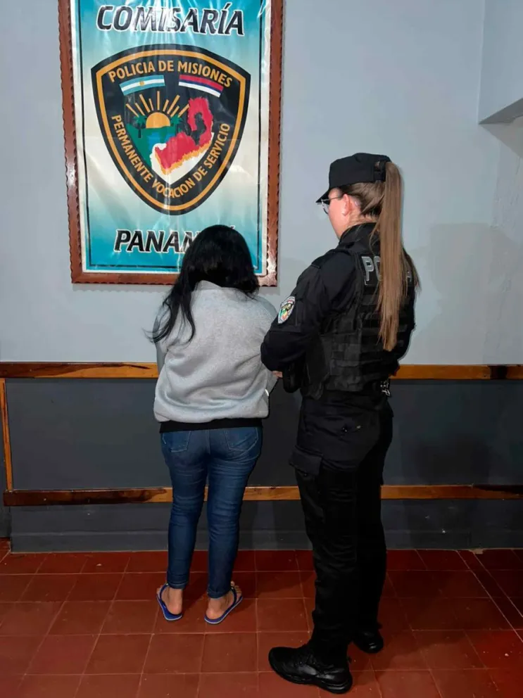 La agresora, en la sede policial