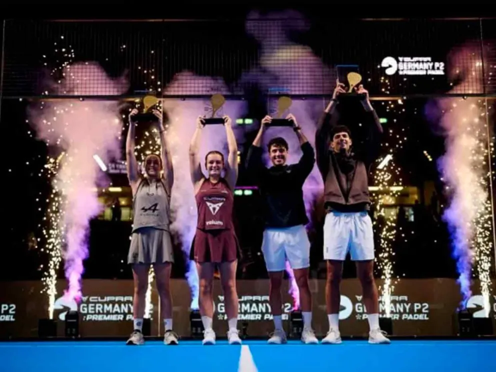 Los ganadores en el podio