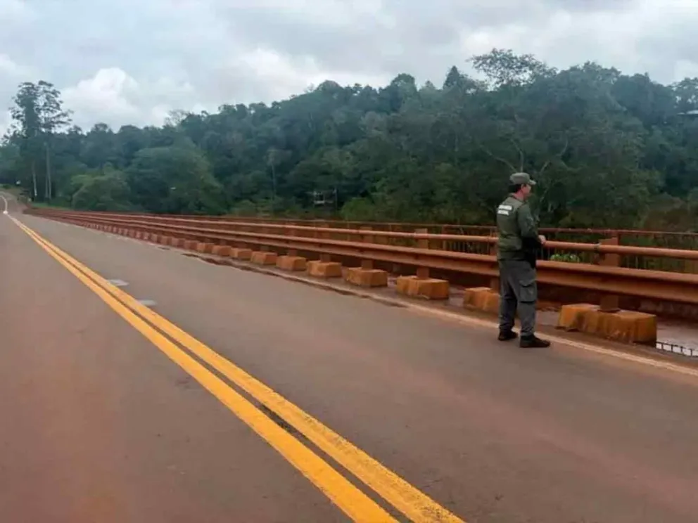 Permite el paso por el corredor vial bajo restricciones
